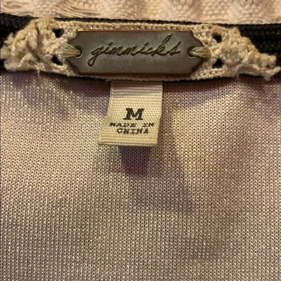 ⚜️GIMMICKS by BKE crushed-Velour w/butterfly flutter sleeves - Picture 3 of 4